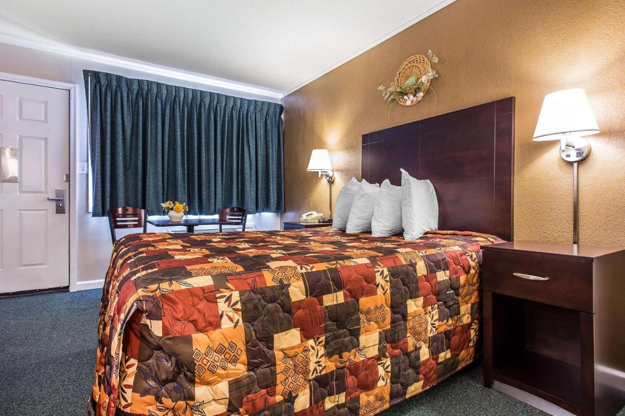 Rodeway Inn & Suites Nags Head Esterno foto