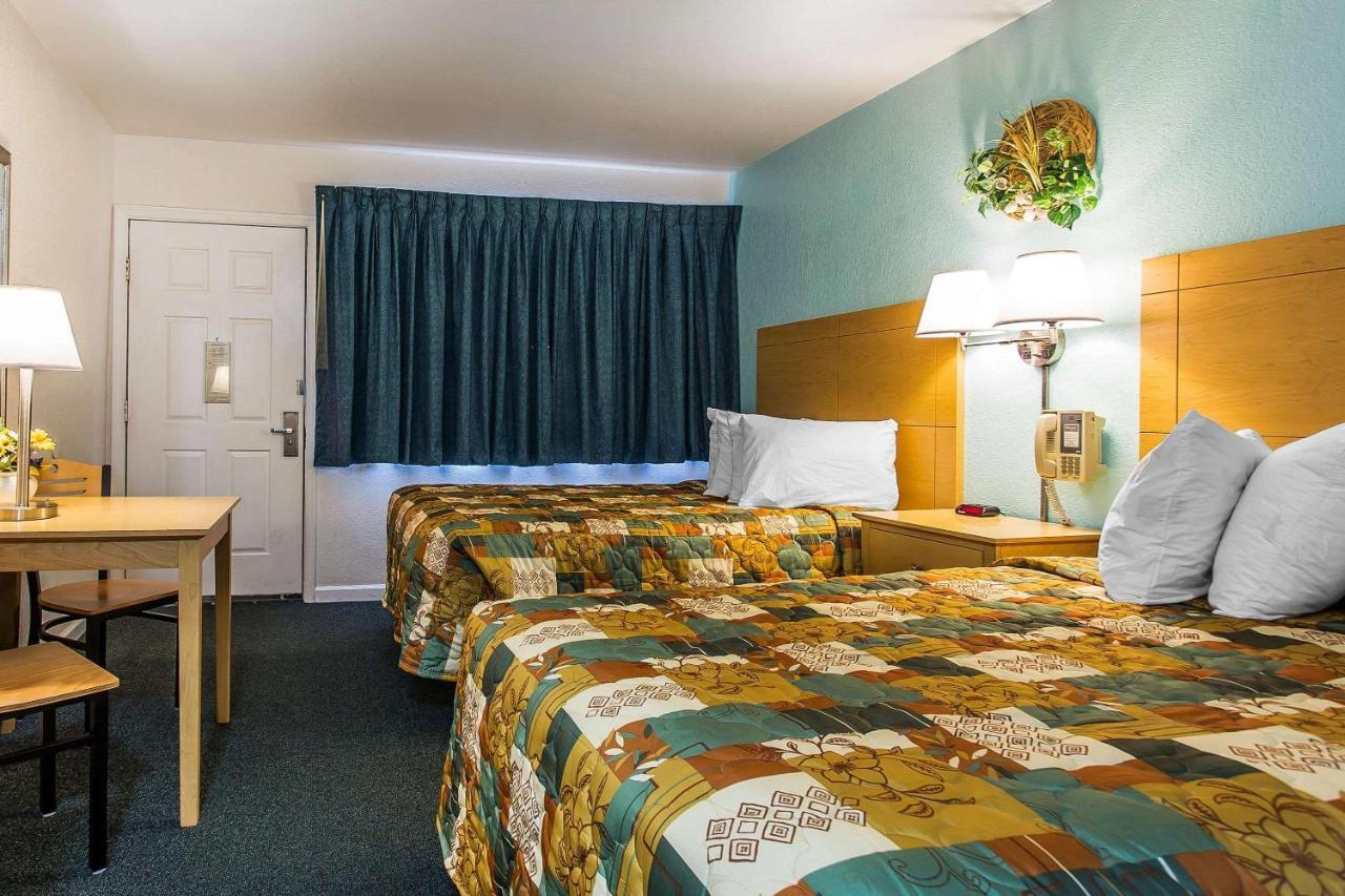 Rodeway Inn & Suites Nags Head Esterno foto